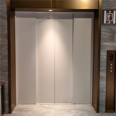 Тягов товарен асансьор